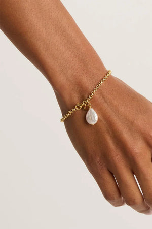 Embrace Stillness Pearl Bracelet | Gold