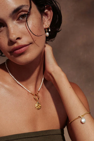 Embrace Stillness Pearl Bracelet | Gold