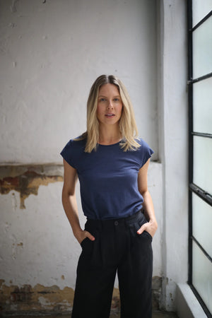 AMA Vienna Tee | Navy