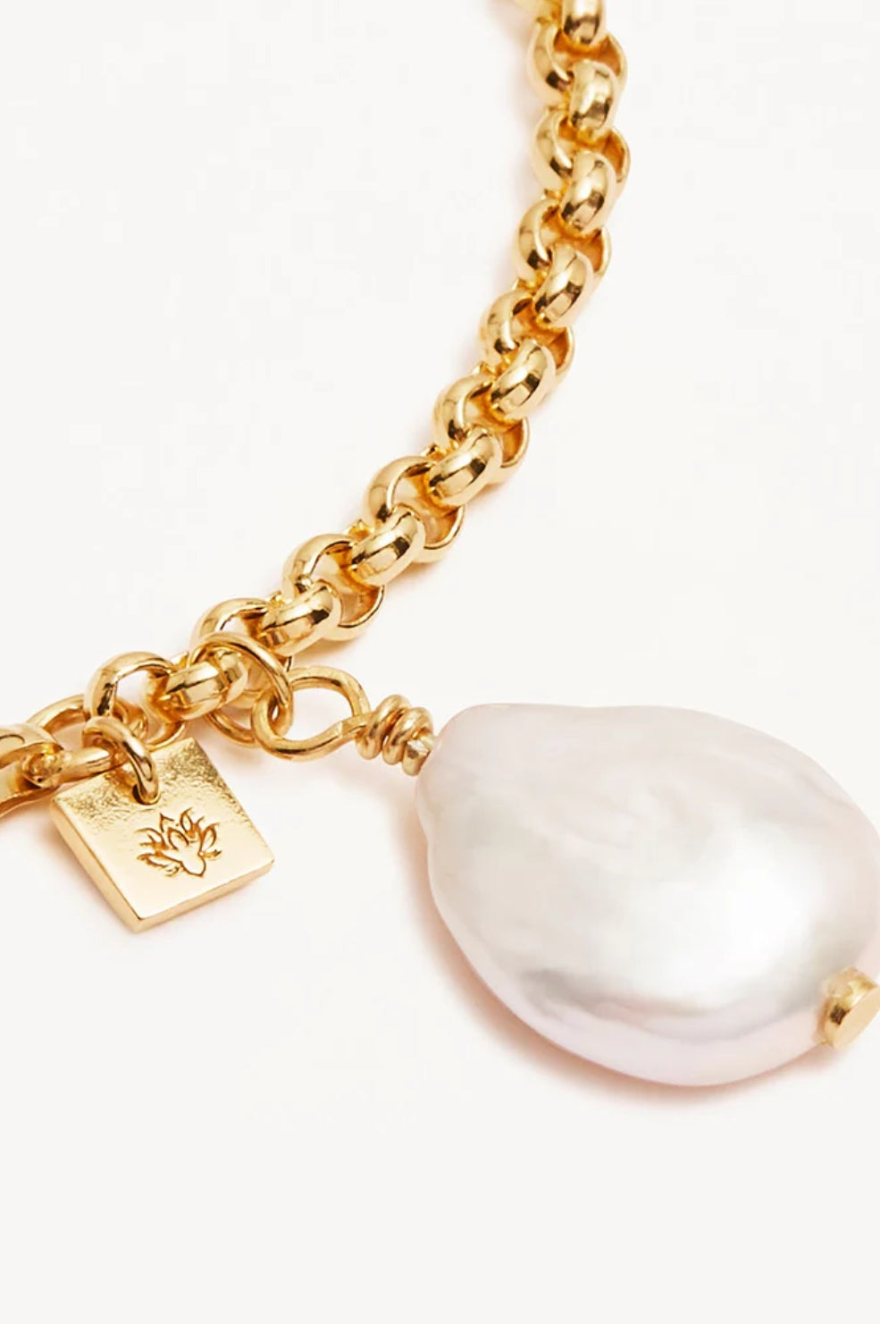 Embrace Stillness Pearl Bracelet | Gold