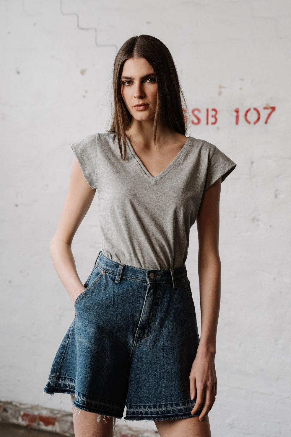 Barcelona Tee | Grey